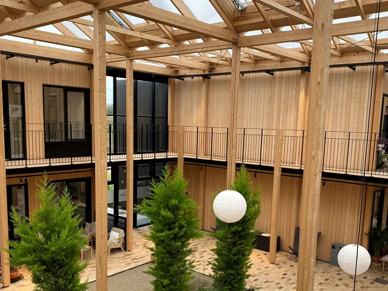 Atriumgården ved Ibihaven i Slagelse med beplantning