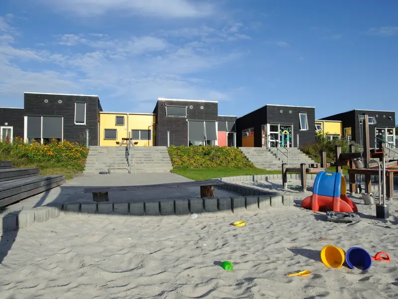 De forskudte moduler med de mindre rum imellem.