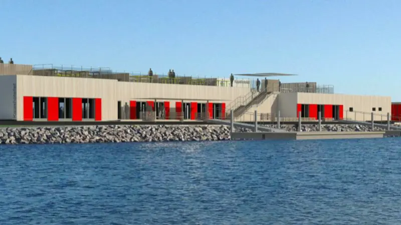 Arkitekttegning Amager Strand med Kajakhotellet. Bygningen er i træ med rød ramme omkring vinduerne.